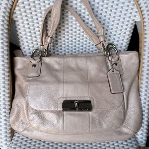 Beautiful Pearly Beige Coach AUTHENTIC tote bag Work bag Baby Bag